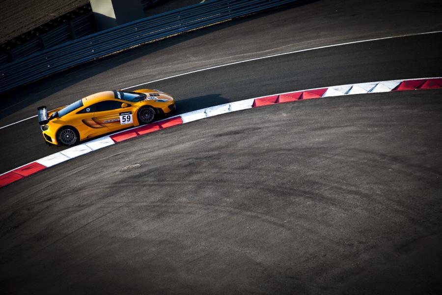  McLaren MP4-12C GT3 2011 года  (фото 84 из 107)